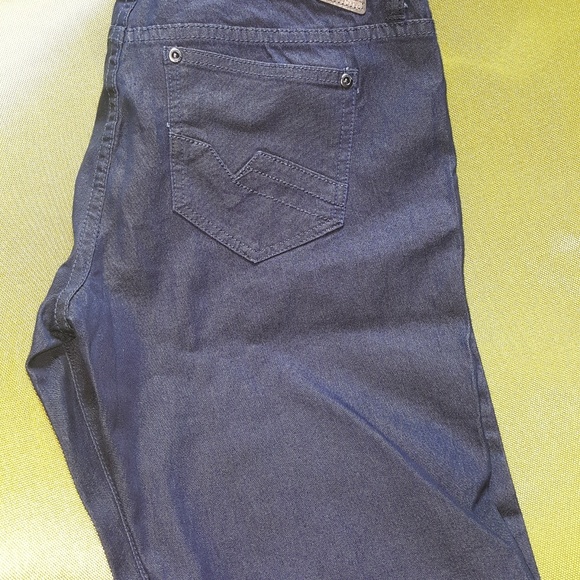 Jeans - Picture 3 of 3